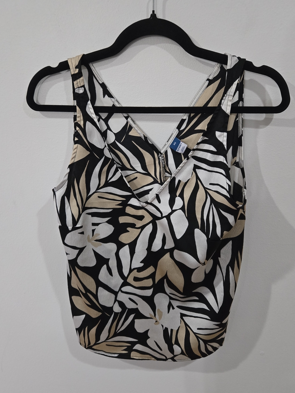 Old Navy Sz Xs Black, White & Tan Floral V-Neck Tank